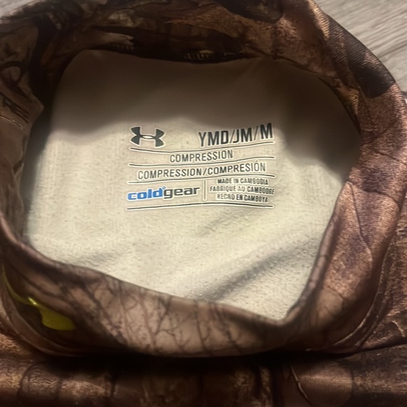 Under Armour Cold Gear Compression fit for youth. Awesome like new condition. - Picture 4 of 4